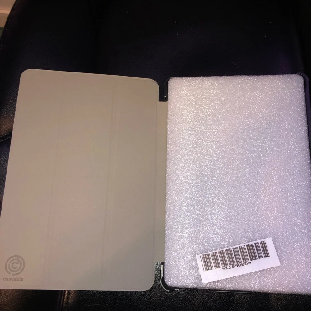 Caseable Tablet Cover - Picture 4 of 5